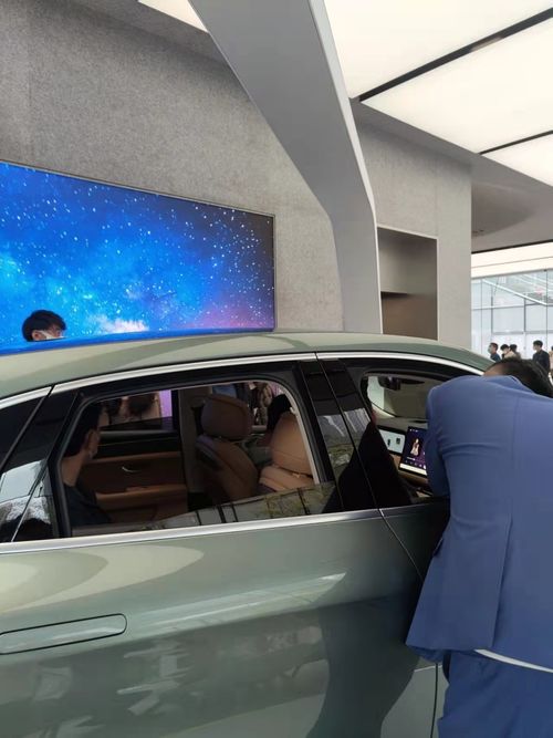 元旦實探華為賣車 首款鴻蒙汽車96小時預定6500多臺,能否攪動車市